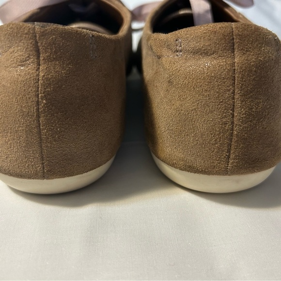 Clark's size 7.5 suede lightweight casual shoes - Picture 5 of 6